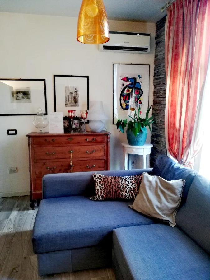 Casolare Isabella "Il Rifugio Dei Vinili" And Alice'S Room Ponsacco Bagian luar foto