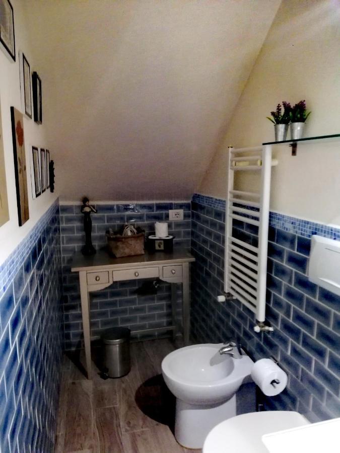 Casolare Isabella "Il Rifugio Dei Vinili" And Alice'S Room Ponsacco Bagian luar foto