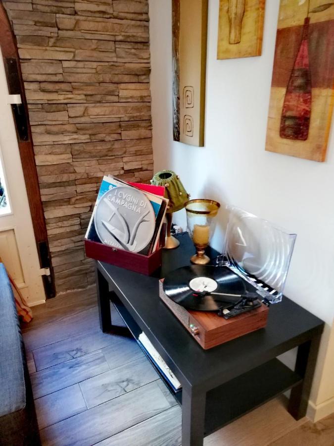 Casolare Isabella "Il Rifugio Dei Vinili" And Alice'S Room Ponsacco Bagian luar foto