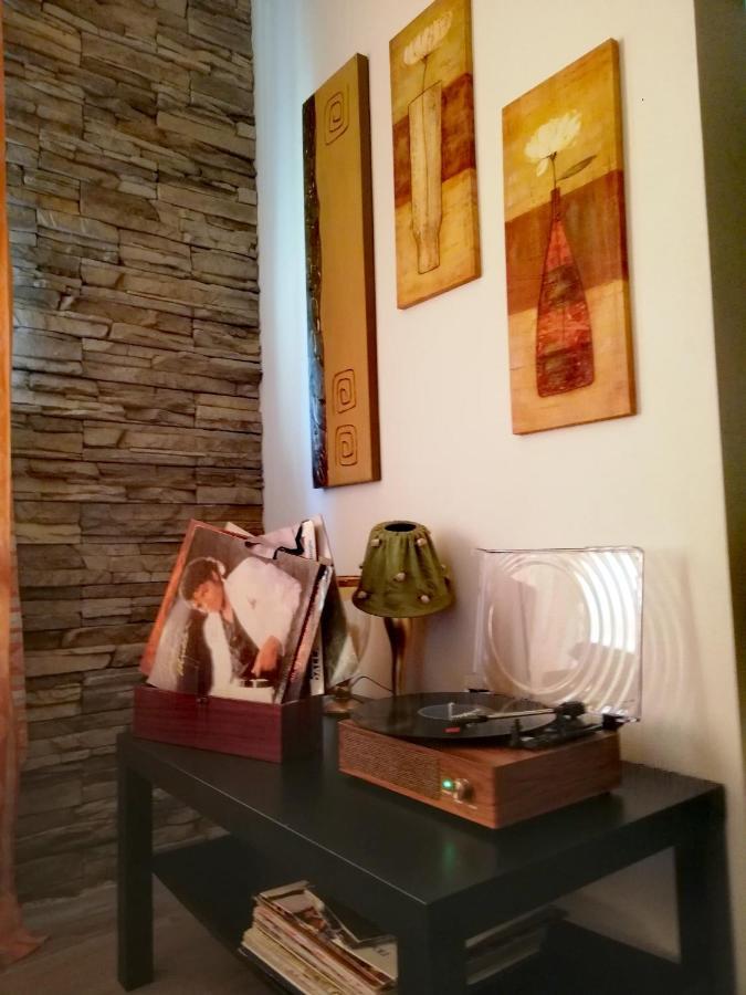 Casolare Isabella "Il Rifugio Dei Vinili" And Alice'S Room Ponsacco Bagian luar foto