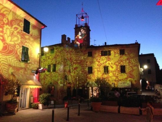 Casolare Isabella "Il Rifugio Dei Vinili" And Alice'S Room Ponsacco Bagian luar foto