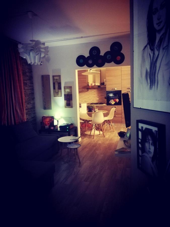 Casolare Isabella "Il Rifugio Dei Vinili" And Alice'S Room Ponsacco Bagian luar foto